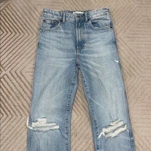 Zara Light Blue Distressed Jeans
worn once
size 2